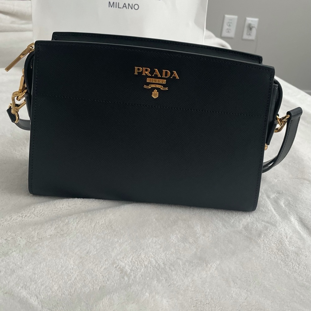 PRADA Bandoliera in Pelle.  Sarafino handbag